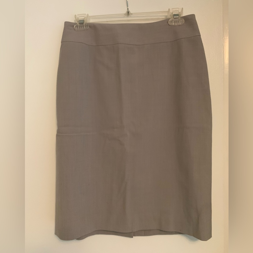 Banana Republic lightweight wool pencil skirt, stretch, size 4 in gray